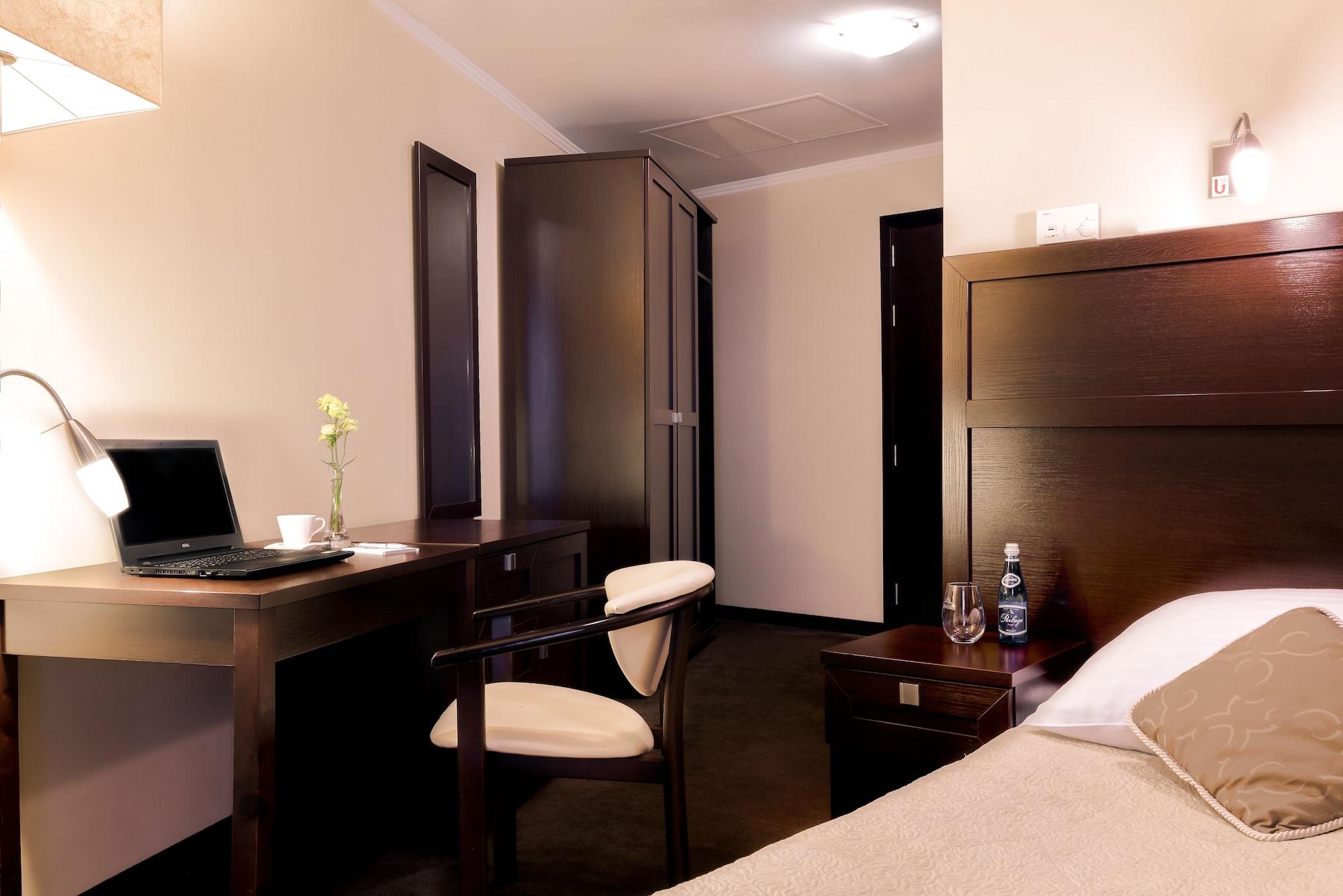Hotel Aurora Family &